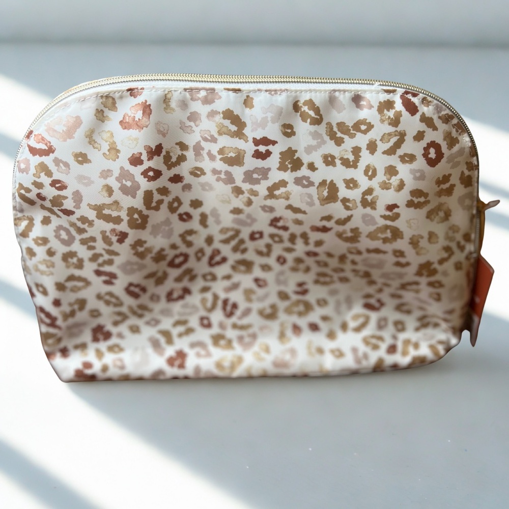 19. NWT Sonia Kashuk Large Makeup & Toiletry Bag Set